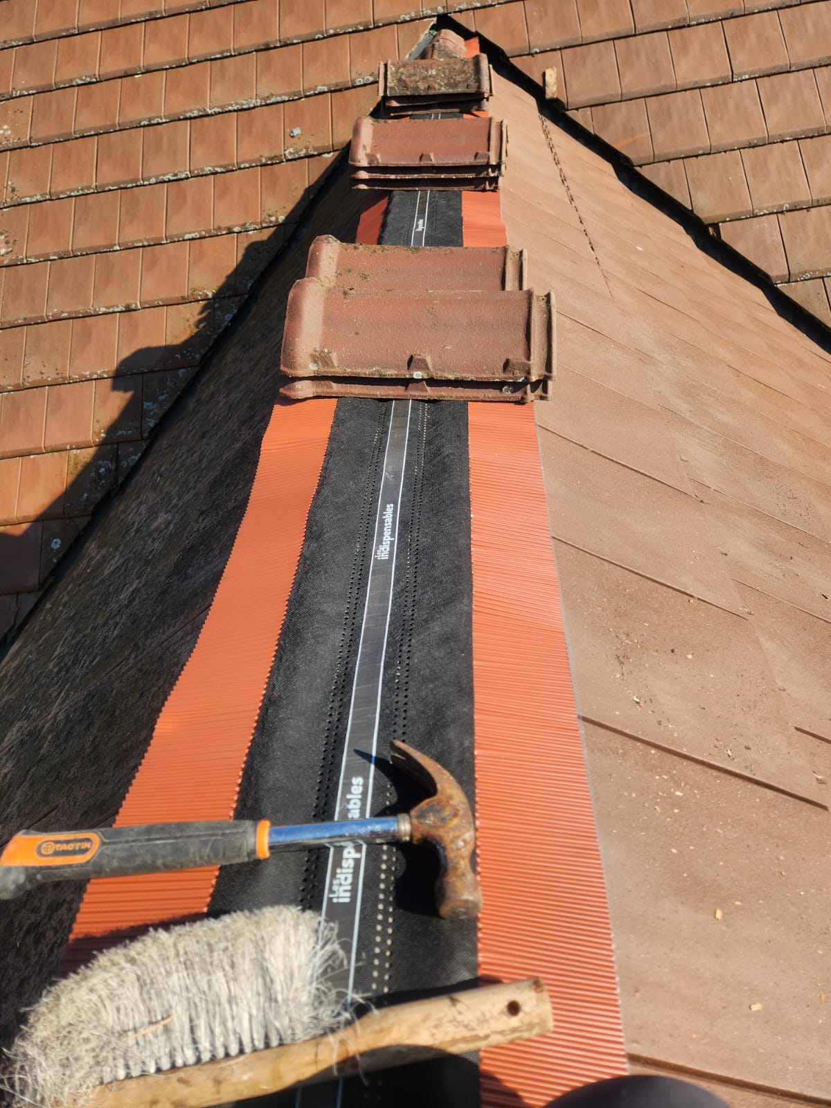 Étanchéité faîtage tuiles