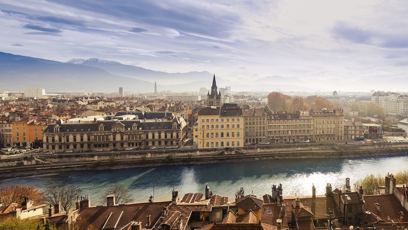 Grenoble vue aérienne montagnes
